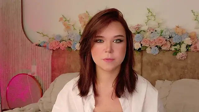 Snapshot of Lilith_Bonheur chatting on May 6, 2026, 1:20 am Lilith Bonheur online show from May 6, 2026, 1:20 am