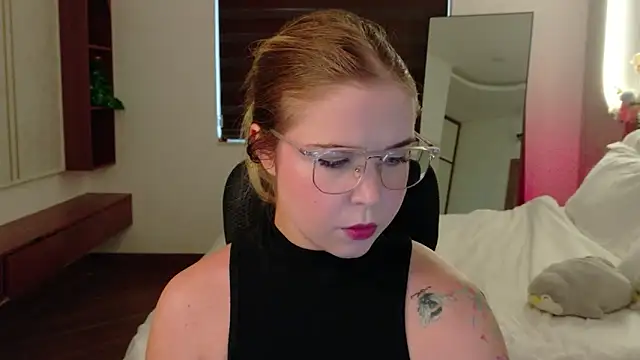 Lilith Bonheur online show from March 31, 2026, 10:56 pm