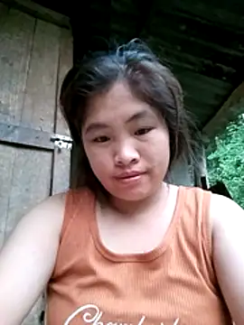 Luyen004 online show from April 13, 2026, 10:47 pm