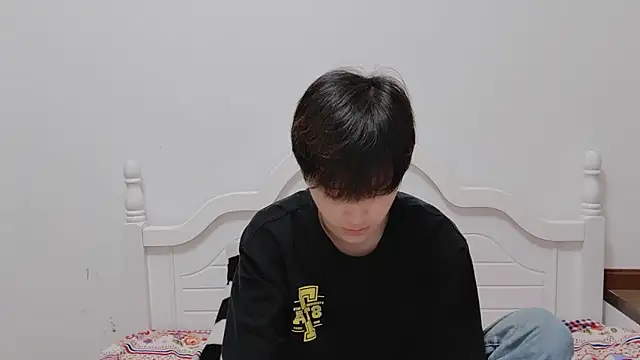 xiaoyi2563 online show from October 23, 2025, 1:21 pm