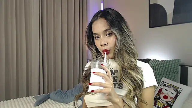 lilypeachxx online show from July 5, 2026, 4:06 am
