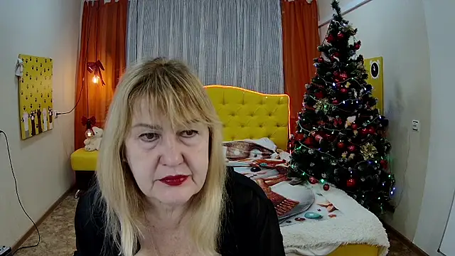 Snapshot of EmmaEllison chatting on January 13, 2026, 7:12 am EmmaEllison online show from January 13, 2026, 7:12 am