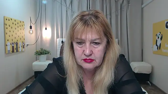 Snapshot of EmmaEllison chatting on May 21, 2026, 6:22 am EmmaEllison online show from May 21, 2026, 6:22 am