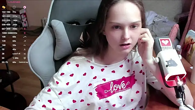 Snapshot of SharybbFace chatting on April 8, 2026, 4:19 pm SharybbFace online show from April 8, 2026, 4:19 pm