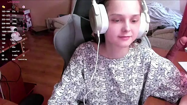 Snapshot of SharybbFace chatting on April 4, 2026, 3:07 pm SharybbFace online show from April 4, 2026, 3:07 pm