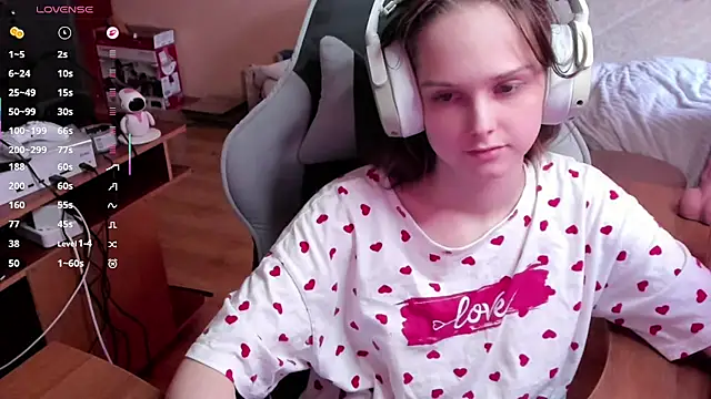 Snapshot of SharybbFace chatting on April 13, 2026, 3:05 pm SharybbFace online show from April 13, 2026, 3:05 pm