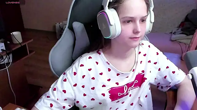 Snapshot of SharybbFace chatting on March 18, 2026, 3:24 pm SharybbFace online show from March 18, 2026, 3:24 pm