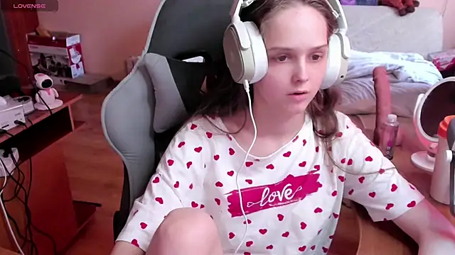 Snapshot of SharybbFace chatting on April 15, 2026, 3:05 pm SharybbFace online show from April 15, 2026, 3:05 pm