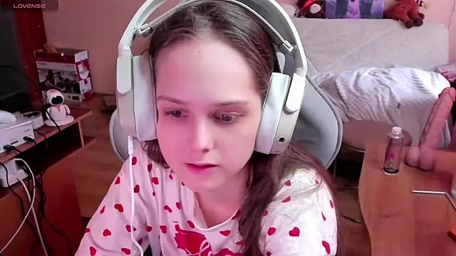 Snapshot of SharybbFace chatting on April 14, 2026, 3:06 pm SharybbFace online show from April 14, 2026, 3:06 pm