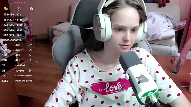 Snapshot of SharybbFace chatting on April 9, 2026, 2:23 pm SharybbFace online show from April 9, 2026, 2:23 pm