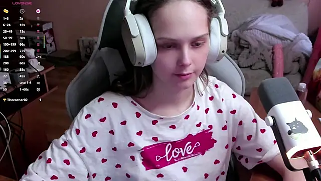 Snapshot of SharybbFace chatting on April 7, 2026, 3:03 pm SharybbFace online show from April 7, 2026, 3:03 pm