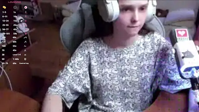 Snapshot of SharybbFace chatting on April 2, 2026, 3:08 pm SharybbFace online show from April 2, 2026, 3:08 pm