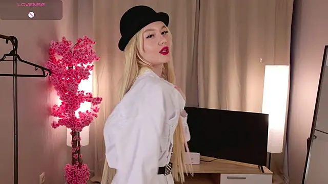 Flirty lee online show from November 5, 2025, 2:09 pm