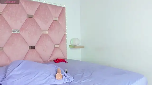 La Diabla8 online show from October 15, 2025, 11:40 am