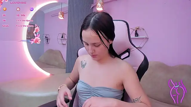 Snapshot of sofi__18_ chatting on February 2, 2026, 4:28 pm sofi 18 online show from February 2, 2026, 4:28 pm