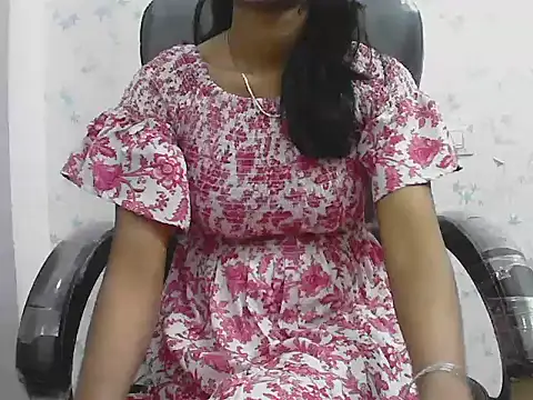 short girl  online show from March 27, 2026, 4:41 pm