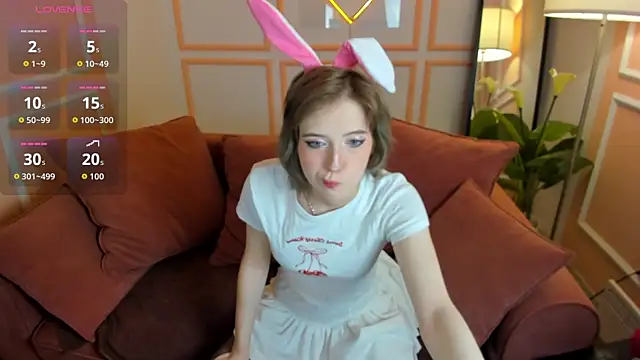 Snapshot of MorgyAsuna_ chatting on October 19, 2025, 1:36 pm MorgyAsuna online show from October 19, 2025, 1:36 pm