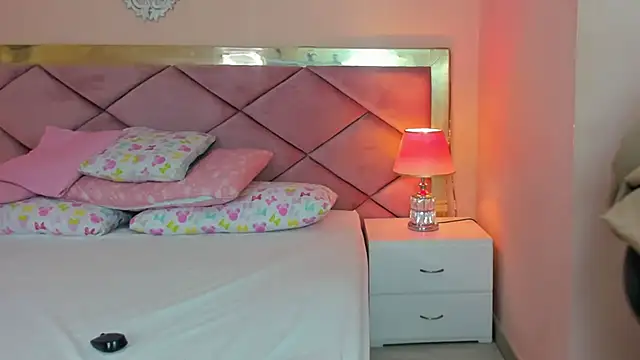 ChloeLaurentt online show from February 6, 2026, 2:02 pm