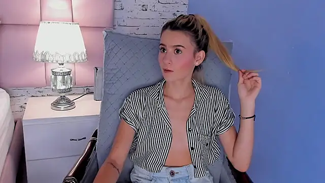 ChloeLaurentt online show from October 15, 2025, 4:22 am