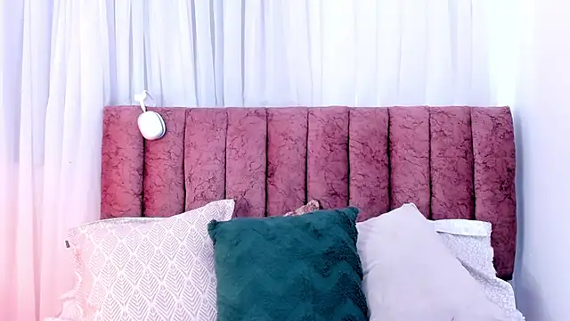 Keiiry  online show from November 21, 2025, 7:35 pm