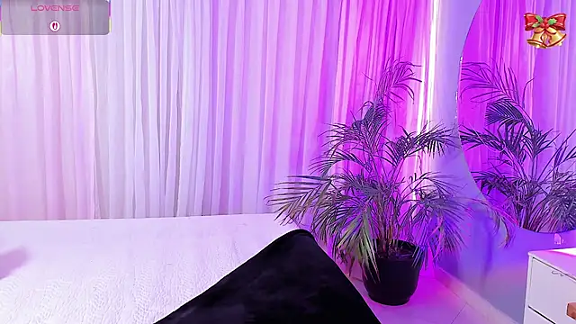 Keiiry  online show from November 6, 2025, 8:24 pm