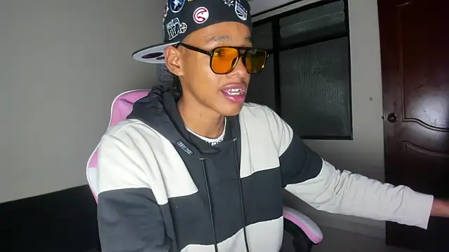 Snapshot of jordan_mm420 chatting on November 24, 2025, 3:17 am jordan mm420 online show from November 24, 2025, 3:17 am