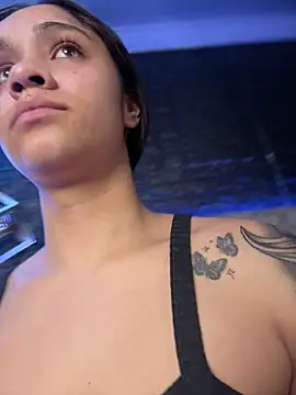 Snapshot of Isabella-Teen chatting on November 3, 2025, 2:28 am Isabella-Teen online show from November 3, 2025, 2:28 am