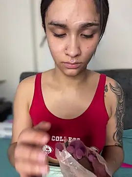 Snapshot of Isabella-Teen chatting on December 18, 2025, 2:05 am Isabella-Teen online show from December 18, 2025, 2:05 am