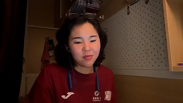 Snapshot of JennyCarpenter chatting on May 16, 2026, 11:04 pm JennyCarpenter online show from May 16, 2026, 11:04 pm
