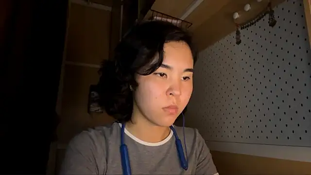 JennyCarpenter online show from April 16, 2026, 4:35 am