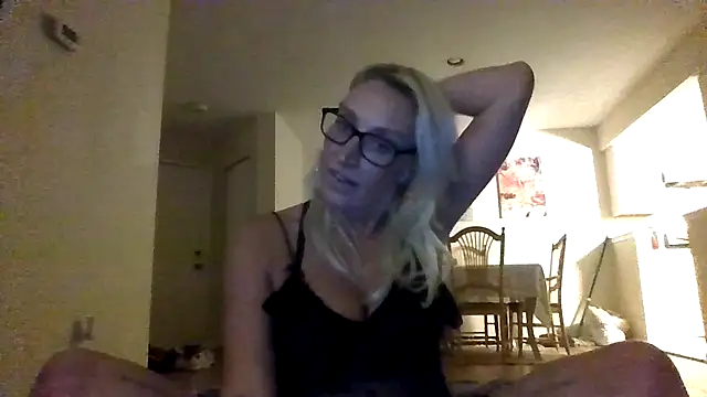 Snapshot of JemTastic chatting on October 6, 2025, 6:47 am JemTastic online show from October 6, 2025, 6:47 am