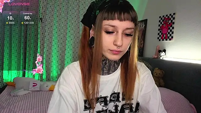 LilithPoison online show from October 23, 2025, 6:06 pm