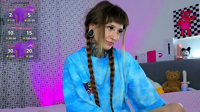 Snapshot of LilithPoison chatting on March 7, 2026, 6:35 pm LilithPoison online show from March 7, 2026, 6:35 pm