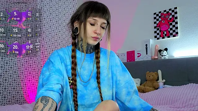 Snapshot of LilithPoison chatting on March 15, 2026, 6:37 pm LilithPoison online show from March 15, 2026, 6:37 pm