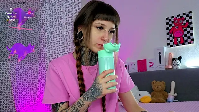 LilithPoison online show from February 26, 2026, 6:08 pm