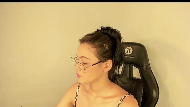 Sofia pregnant online show from December 22, 2025, 9:15 pm