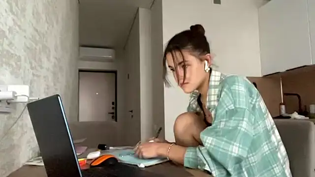 Snapshot of FavorLeila chatting on September 28, 2025, 1:18 pm FavorLeila online show from September 28, 2025, 1:18 pm