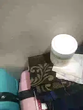 Snapshot of Love40777 chatting on December 17, 2025, 6:24 pm Love40777 online show from December 17, 2025, 6:24 pm