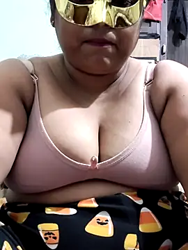 Mmm143 online show from September 15, 2025, 6:19 pm