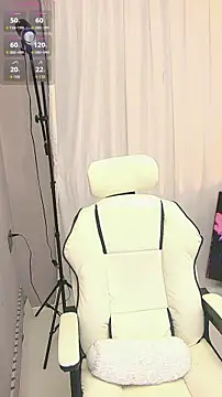 lulu5211 online show from November 13, 2025, 2:10 pm