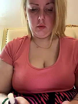 Snapshot of Piccolamonella29 chatting on November 17, 2025, 10:52 am Piccolamonella29 online show from November 17, 2025, 10:52 am