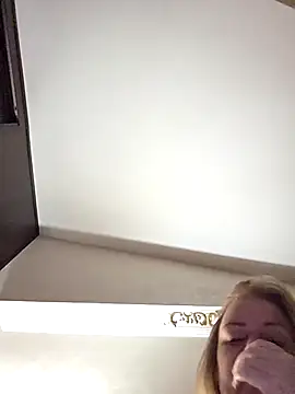 Snapshot of Piccolamonella29 chatting on December 15, 2025, 5:24 am Piccolamonella29 online show from December 15, 2025, 5:24 am