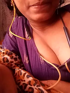 Snapshot of Miss_linaa chatting on November 26, 2025, 6:35 am Miss linaa online show from November 26, 2025, 6:35 am