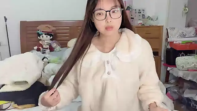 Snapshot of Akong11 chatting on October 28, 2025, 9:58 pm Akong11 online show from October 28, 2025, 9:58 pm