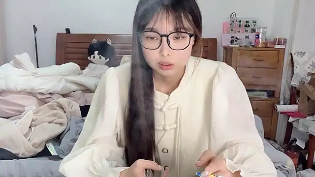 Snapshot of Akong11 chatting on November 28, 2025, 6:24 am Akong11 online show from November 28, 2025, 6:24 am