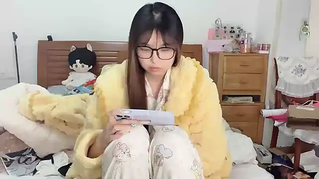 Snapshot of Akong11 chatting on December 5, 2025, 2:32 am Akong11 online show from December 5, 2025, 2:32 am