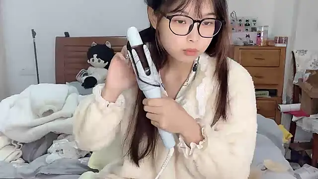 Snapshot of Akong11 chatting on November 24, 2025, 2:33 am Akong11 online show from November 24, 2025, 2:33 am