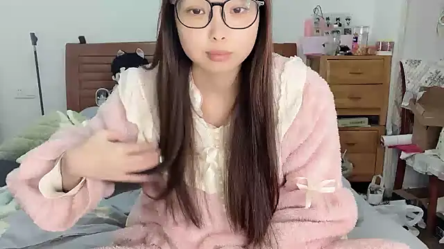 Snapshot of Akong11 chatting on November 18, 2025, 2:27 am Akong11 online show from November 18, 2025, 2:27 am