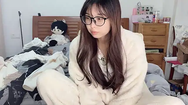 Snapshot of Akong11 chatting on November 26, 2025, 2:44 am Akong11 online show from November 26, 2025, 2:44 am