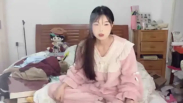 Snapshot of Akong11 chatting on October 24, 2025, 7:57 pm Akong11 online show from October 24, 2025, 7:57 pm